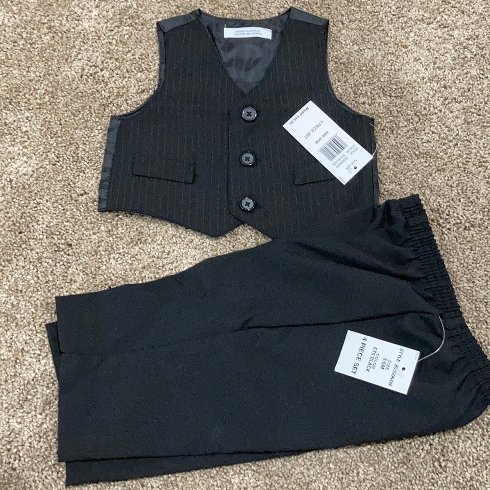 BinB56— Boys 3/6 month black vest and bottoms binB#56